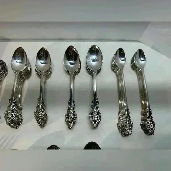 International Deep Silver Silverplate Rochambeau Flatware 113 Pieces Please Read - Picture 3 of 11